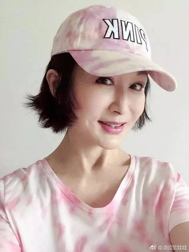 70岁的潘迎紫简直就像个洋娃娃,打扮少女皮肤紧致竟撞脸谢娜!