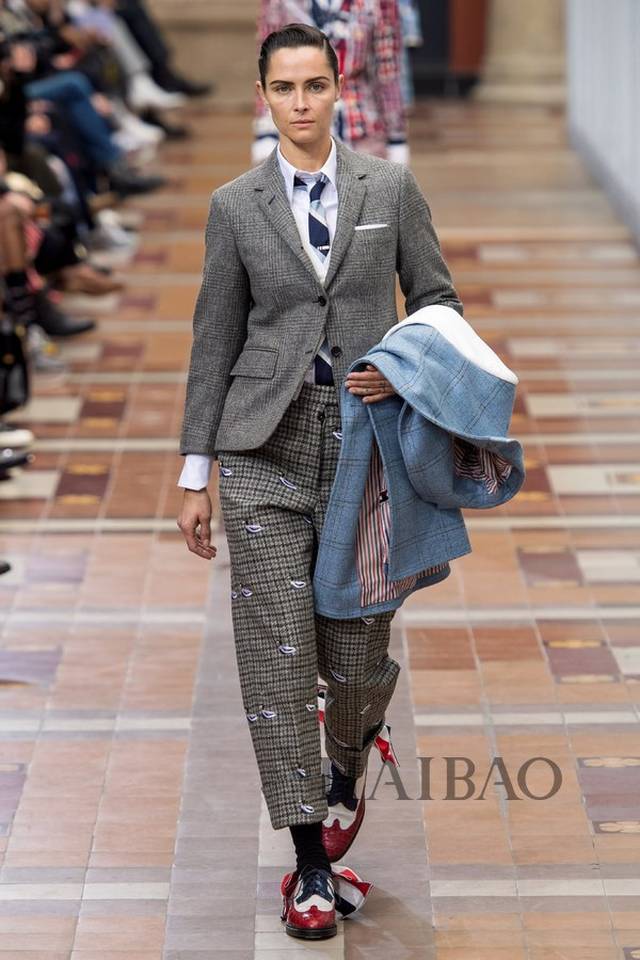 桑姆·布朗尼(thom browne)2019秋冬女装秀,海报带你亲临2019秋冬纽约