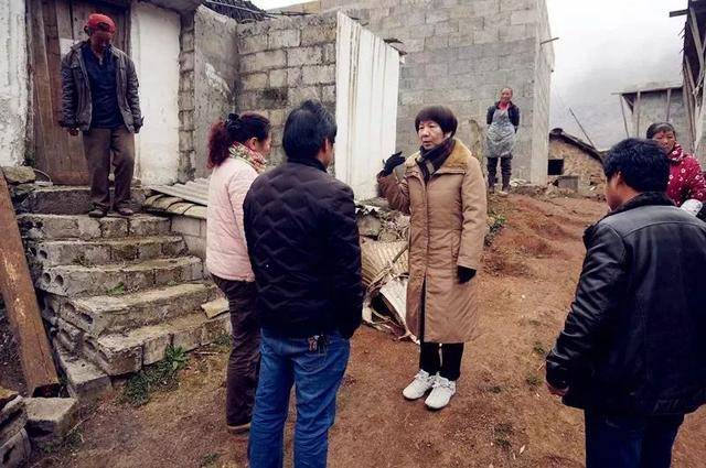 号召全体党员积极参与这次精准扶贫帮困工作中来,为打赢猪场乡乐咪营