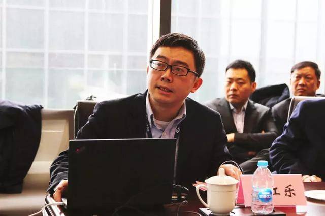 河南省肿瘤医院党委书记,院长张建功和恒瑞医药总裁周云曙签署战略