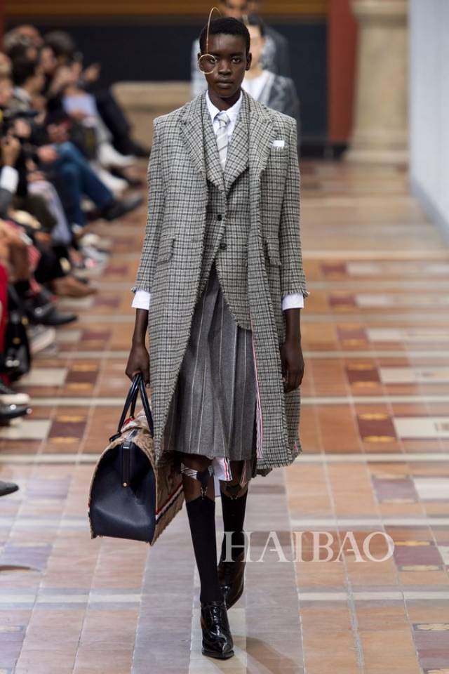 桑姆·布朗尼(thom browne)2019秋冬女装秀,海报带你亲临2019秋冬纽约