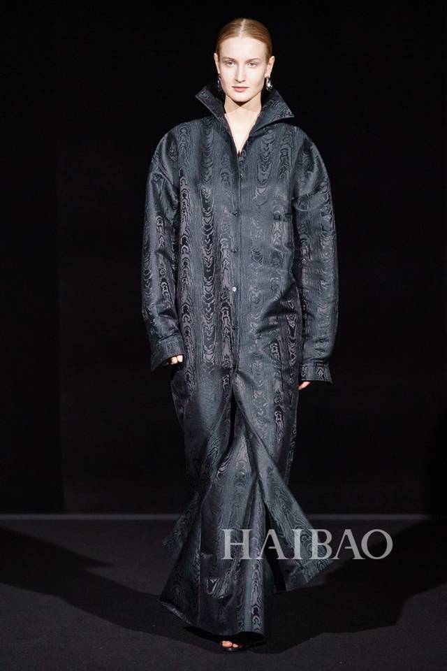 巴黎世家 (balenciaga) 2019秋冬女装秀,海报带你亲临巴黎时装周