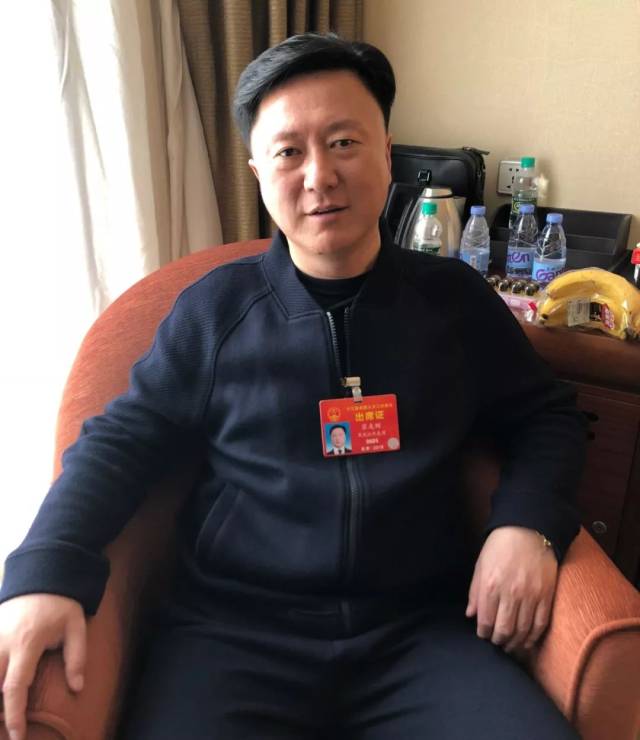 "全国人大代表翟友财是黑龙江省密山市柳毛乡团结村的党支部书记,东北