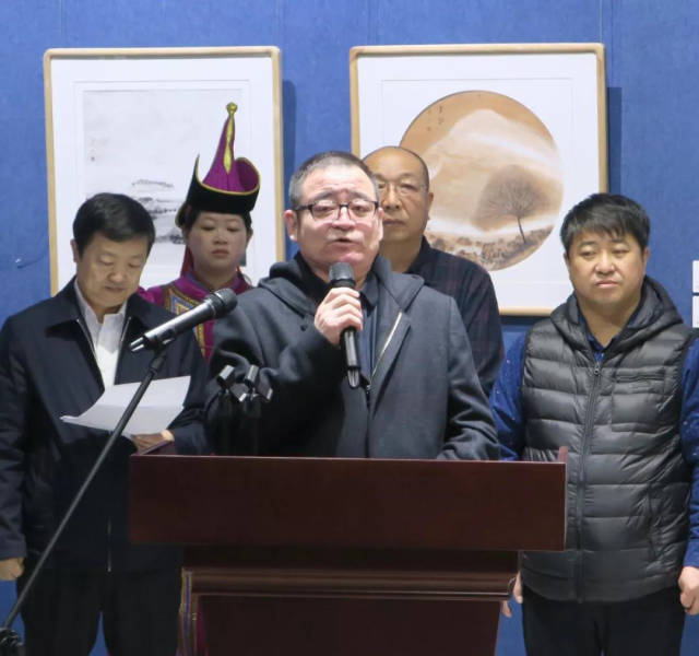 内蒙古自治区巴彦淖尔市文化新闻出版广电局党组书记,局长王瑞致开幕