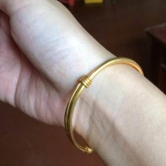 买黄金手镯什么款式最好?只有一种款式最经典百搭,从古流传至今