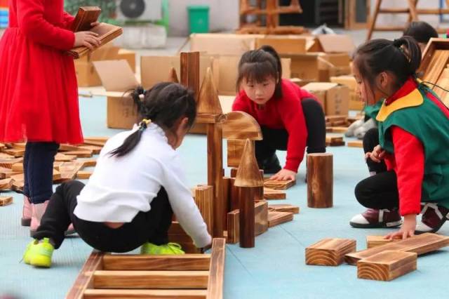 世纪阳光幼儿园户外建构区