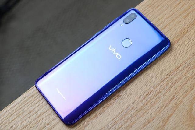 千元机中vivo z3翡翠绿最好看?天然宝石色果然够吸睛