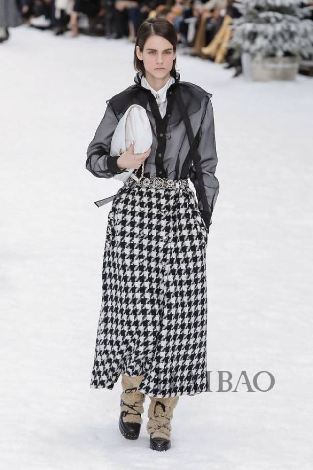香奈儿(chanel)2019秋冬女装秀,海报带你亲临2019秋冬巴黎时装周