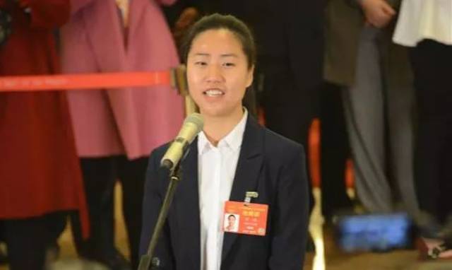 崇阳90后村支书程桔走上全国两会"代表通道"67_手机搜狐网