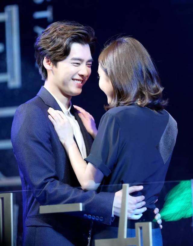 明星发表声明总是被打脸,可是李易峰不信这个邪,非要扯上杨幂