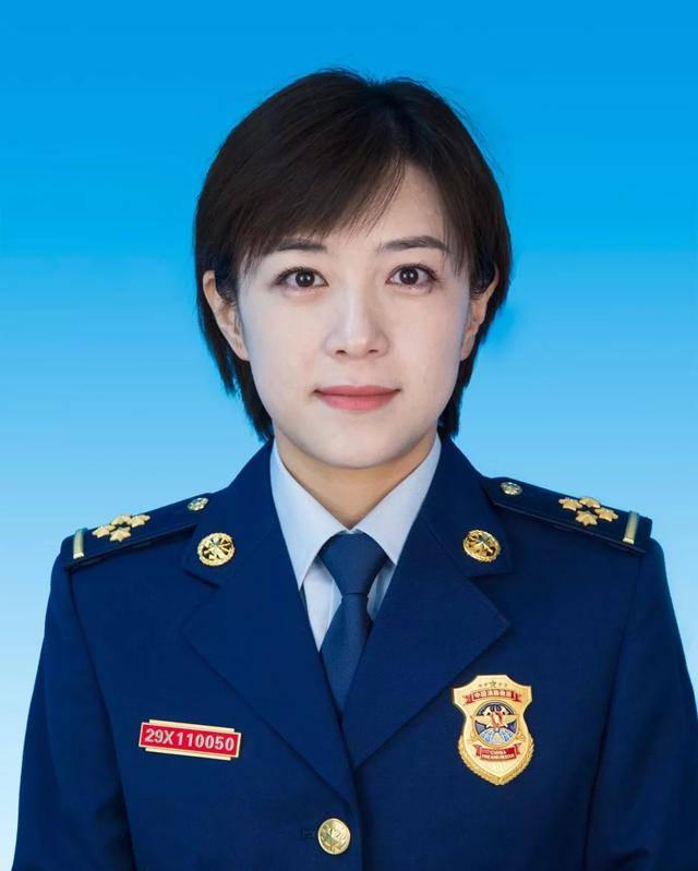 为大力表彰广大女干部,女文员忠于职守,拼搏进取的精神,弘扬广大