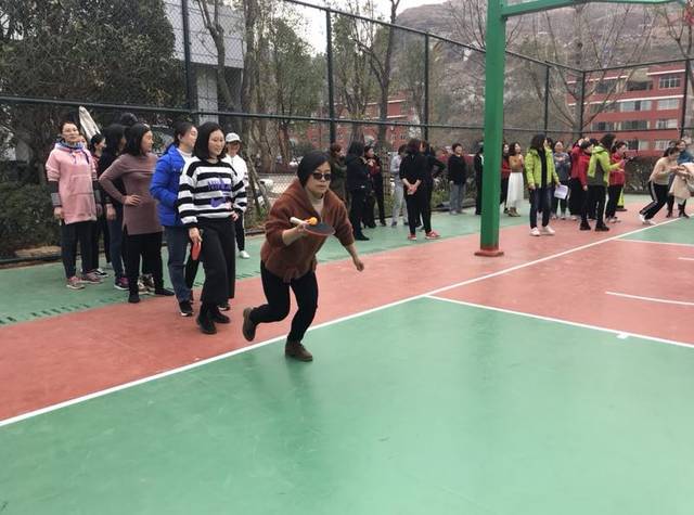 彝良县交通运输系统喜荣"三八节" 托乒乓球比赛二等奖