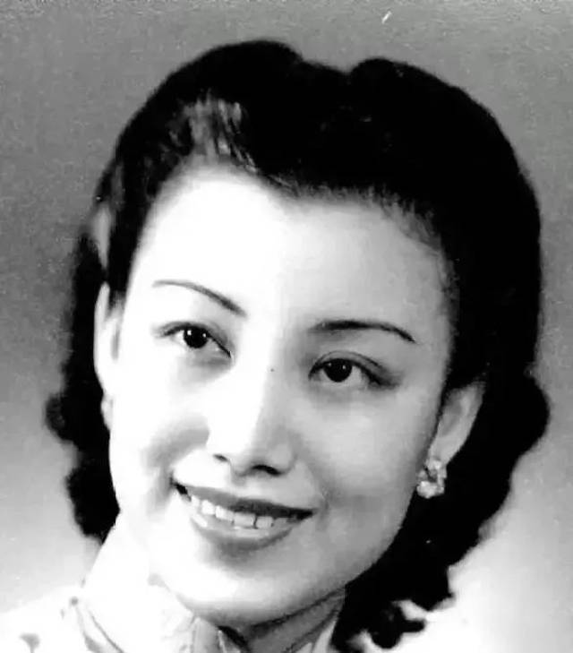 中国大都会女性的象征,令世人追忆 有人说她像周璇,有人说她像赵雅芝
