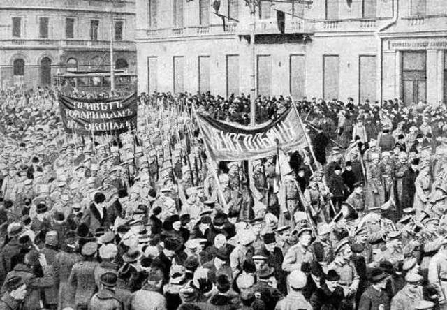2,1917年的3月8日,俄国二月革命爆发.