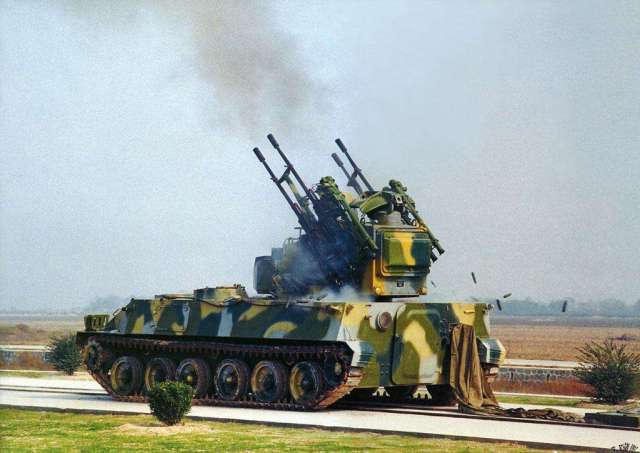 步兵被围攻,向防空部队借用8辆自行高炮,猛射十分钟击退敌人