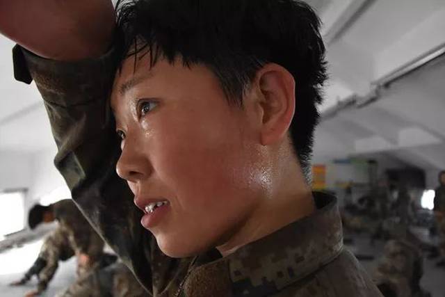 今天的“女神”是“战神”!