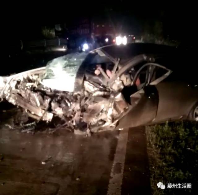 【雨天事故易发】藤县往蒙江方向发生交通事故 两车"撞出"路边.