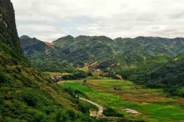 灵山秀水的石潭 石潭镇,位于清远市清新区北部,东邻英德市九龙镇,南