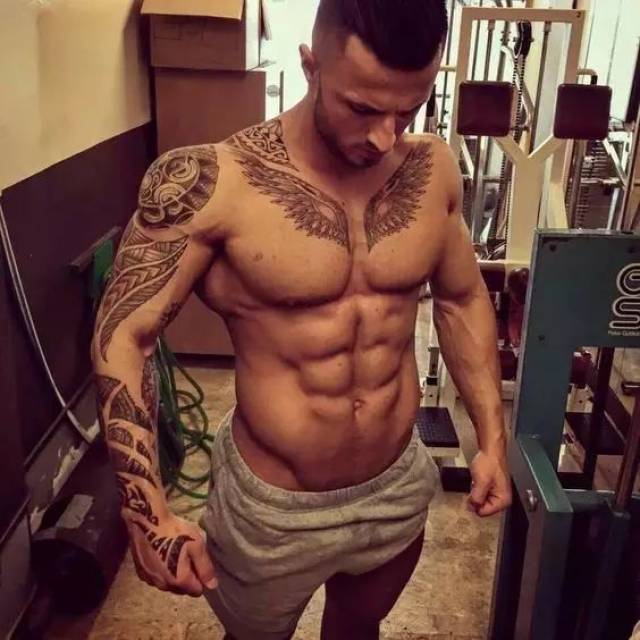 肌肉男 花臂纹身