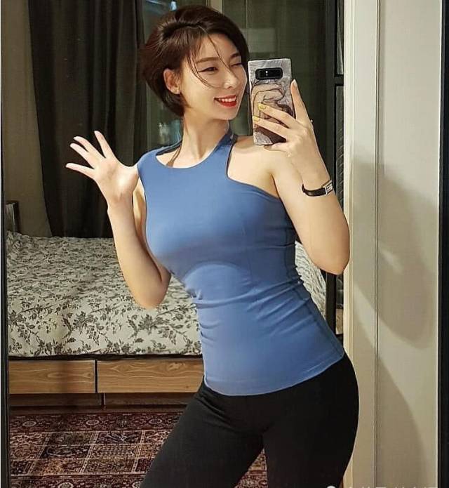 1米76的健身女神,身材高挑曲线美,称健身不为减肥是想