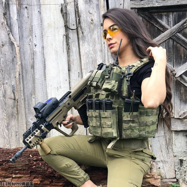 以色列女兵奥林·茱莉:性感模特背后一份预备役军人的责任