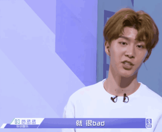 就这还没完,最逗的是范丞丞还用自己的表情包回怼并发布微博.