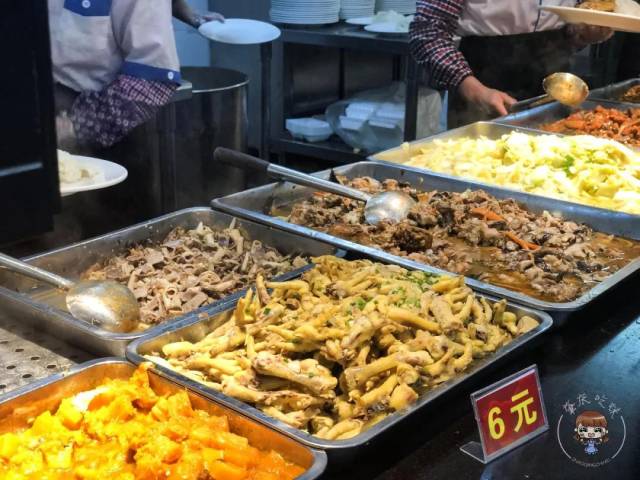 肇庆学院 大 众 套 餐 来到饭堂怎么可以不吃自选快餐呢!