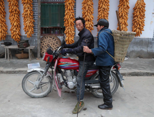 摩托车都是农村人买的多,不是带人就要带货,为什么有些摩托车厂家专卖