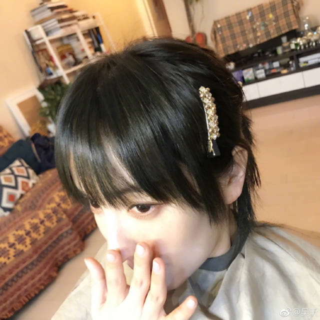 吴昕找龙大师修头发,挡住发际线,短发的吴昕美