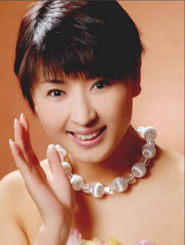 赵本山从闫学晶的二人转剧场撬走多少演员?不