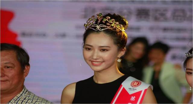更可贵的是,王雯萱在世界小姐赛场上参与的铁人四项 而让王雯萱名声