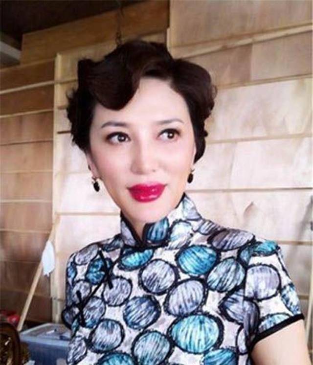 曾逼走原配嫁导演,结婚16年无子被抛弃,今63岁