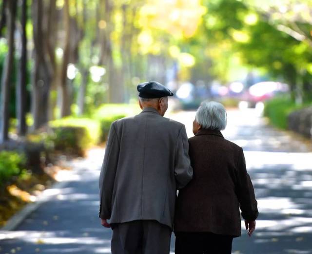 2019年企业退休人员养老金水平将达到2747元每
