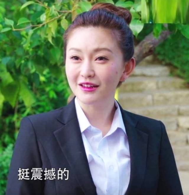 黄一芝的扮演者叫冯溪,今年27岁,人称"白纸美女《lady呱呱之女士