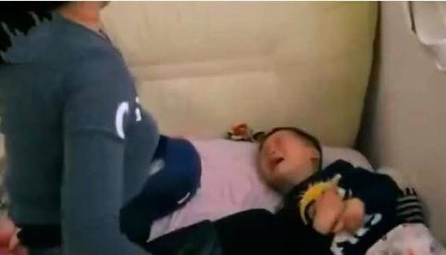 儿子9岁还每天吃母乳,妈妈只能不上班在家照看他,这是