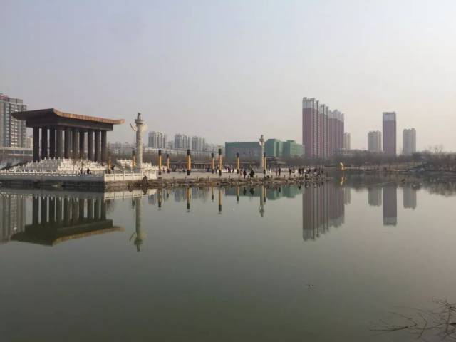 献县龙港公园地处新老城区的结合部,县城的核心部位.