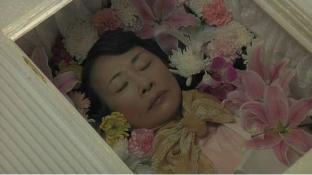 "为死人化妆"这个我们忌讳的职业,日本人拍成了这片,很恭敬