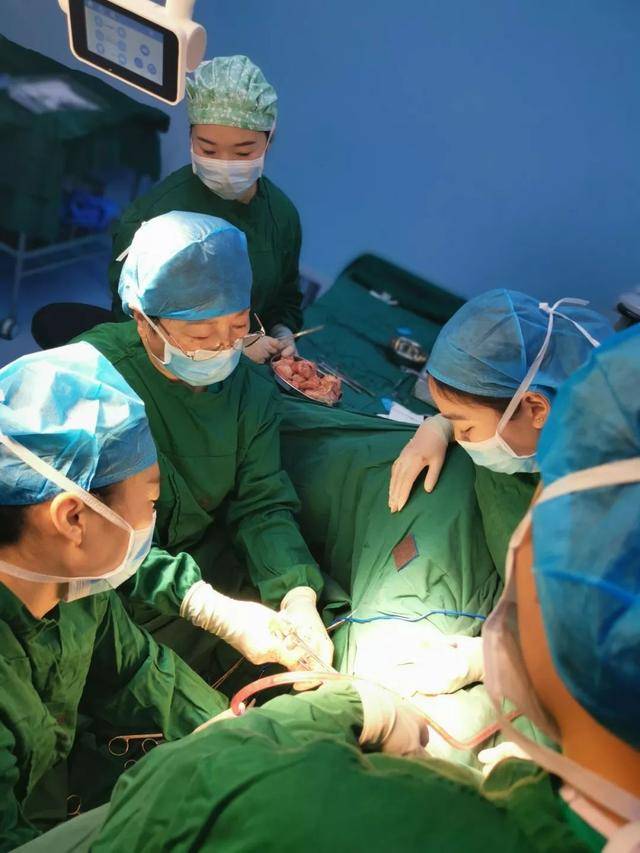 豫东医院妇产科利用微创阴式手术 成功切除巨大子宫肌瘤
