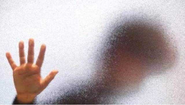 昆州父亲竟带儿子看色情片？无数恋童癖，每天