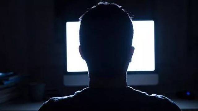 昆州父亲竟带儿子看色情片？无数恋童癖，每天