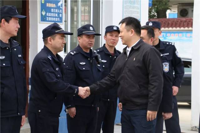 全市公安工作会议后第一天,黄冈市副市长,公安局长上官福令同志轻车