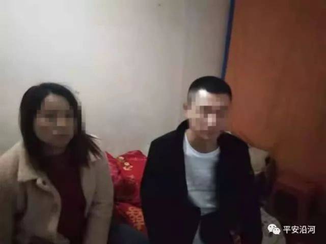 贵州一出租房内男女正进行卖淫嫖娼!被逮了个正着!