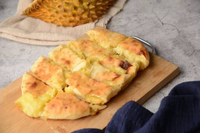 Hi.SuLi~火爆全网的『网红芝士榴莲饼』限时特价19.9元,空降乐宾B1层台湾街!仅此500份哦~