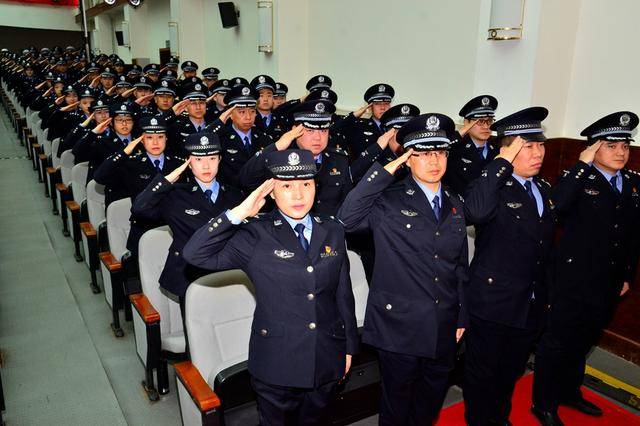 青岛市公安局举行2018年度民警退休仪式