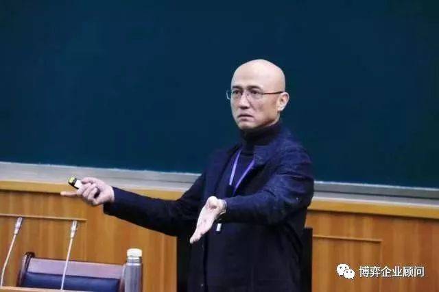 博士生导师 厦门大学辩论队教练 央视《百家讲坛》主讲人 曾任话剧