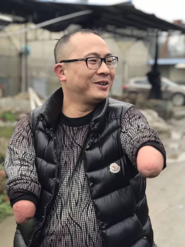 今天为大家讲述的坚强小伙儿吴辉