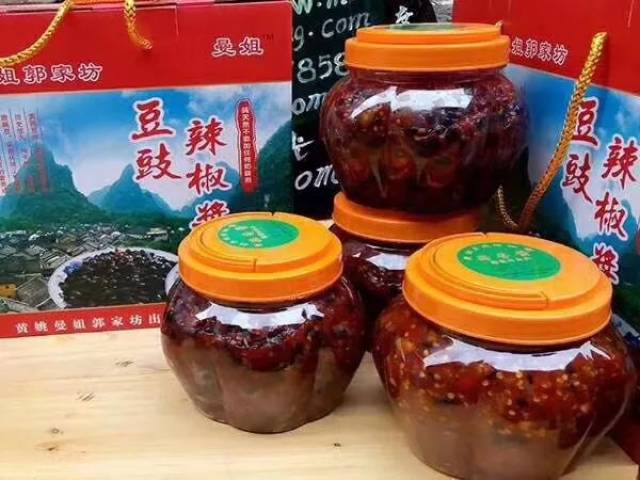 昭平县黄姚镇卢光曼豆豉特产店注册了"曼姐"商标,实体店 网店销售