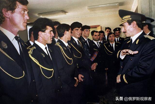 车臣总统杜达耶夫检阅近卫军精锐