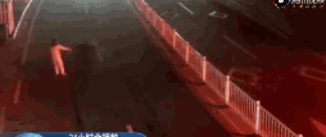 小两口吵架,丈夫以身