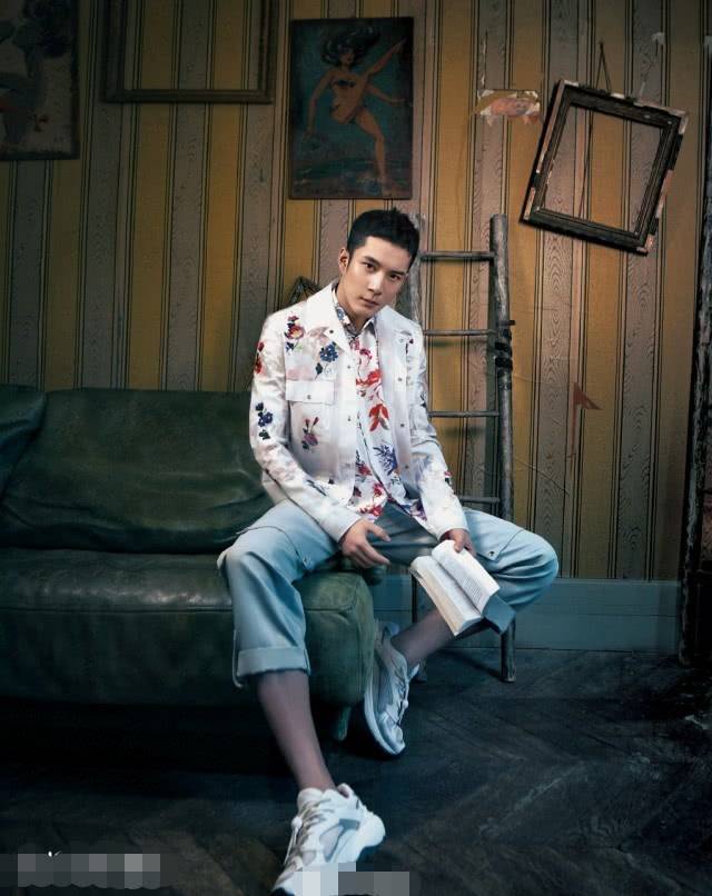 韩东君瘦回八块腹肌,却被一旁檀健次抢镜,手臂肌肉比韩东君还猛